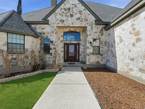 4th image of 250 English Oaks Circle