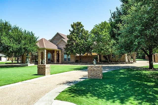 1st image of 300 Canyon Oaks Dr