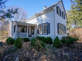 2017 N Genesee St, Delafield, WI 53018