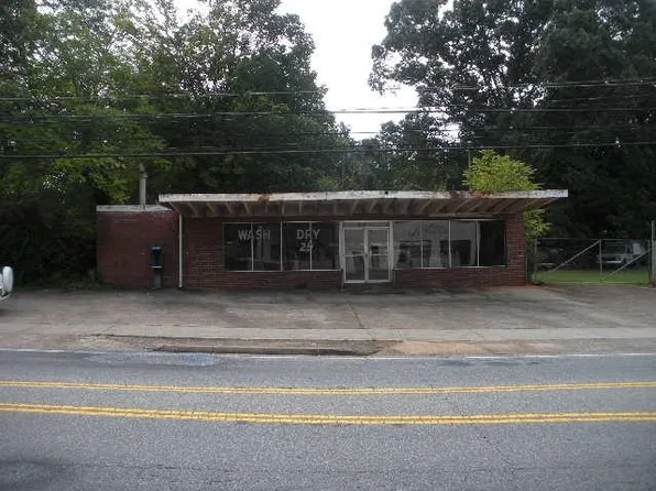 703 W Main St, Central, SC 29630