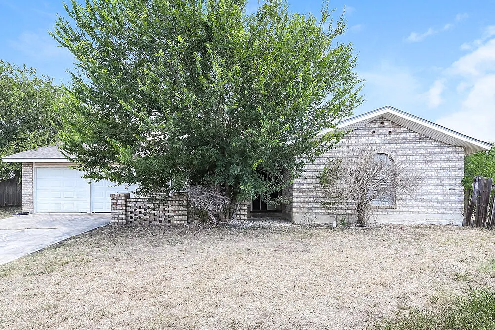 3 bed, 2.0 bath, 1228 sqft, $1,545 — Photo 1