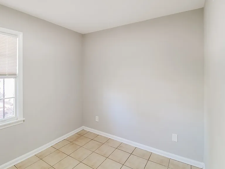22470_029_bedroom_13622019.jpg