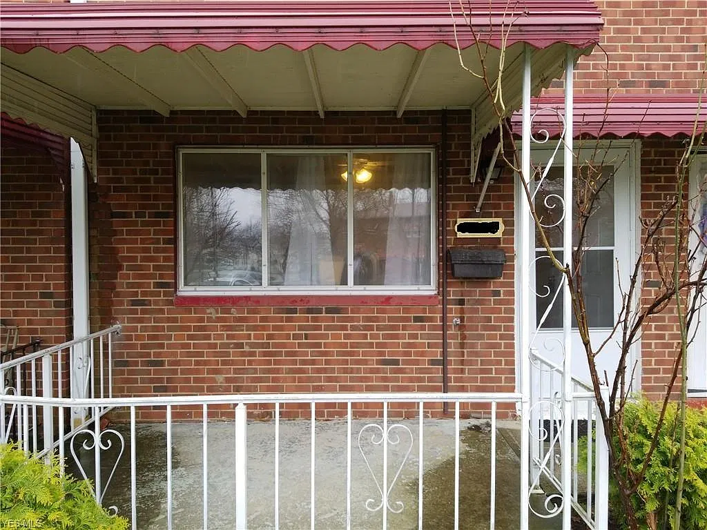 2 bed, 896 sqft, $1,100 — Photo 1