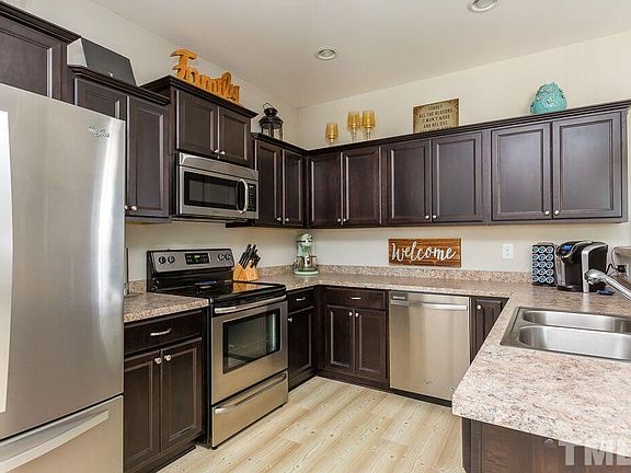 3rd image of 60 Ridgemont Dr
