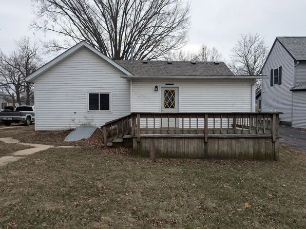 619 1st St NE, Oelwein, IA 50662