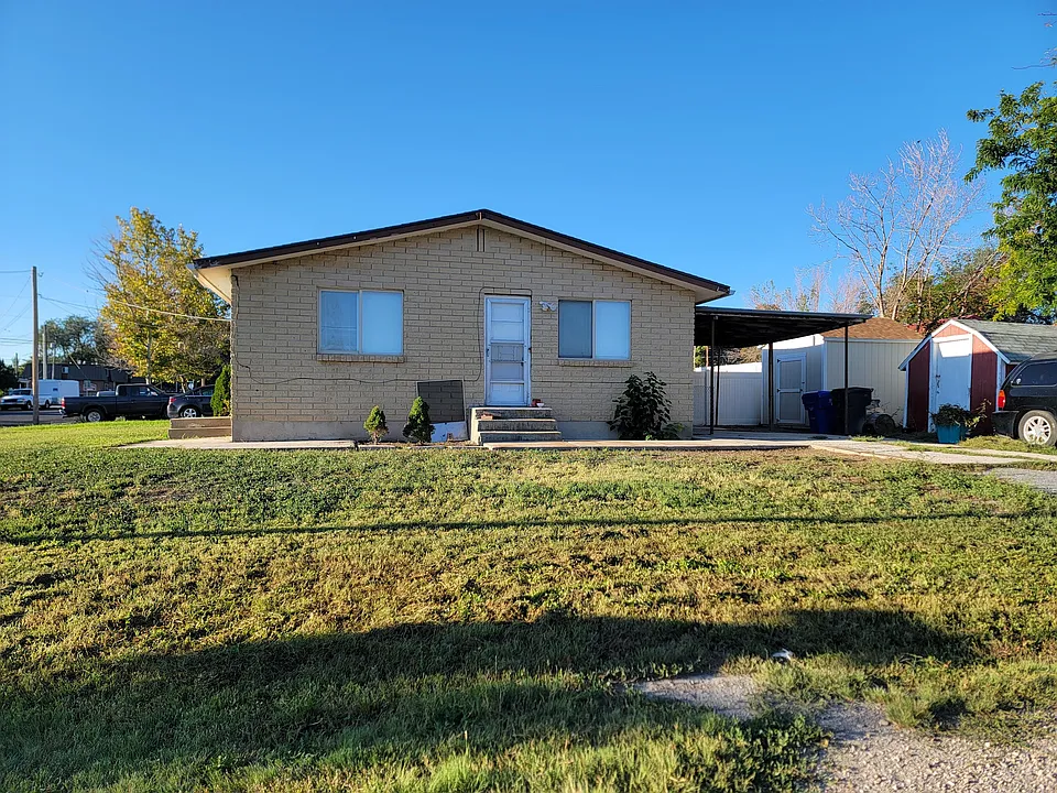 162-164 N Hale St #162
