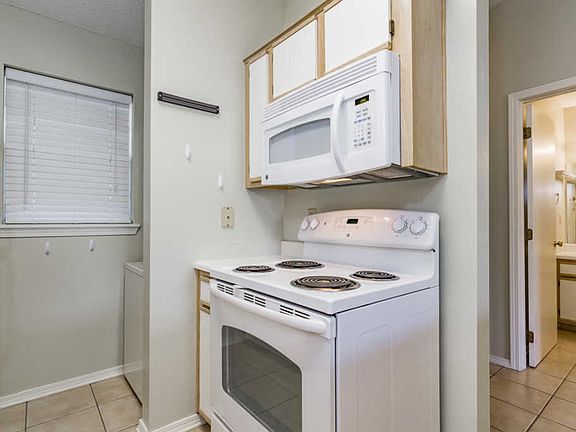 4th image of 250 Berry Dr #12