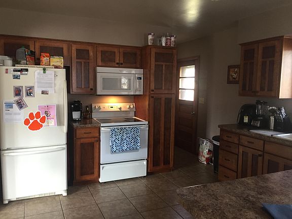 3rd image of 2260 Woodlawn St