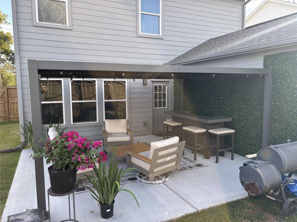 1406 Esther Dr