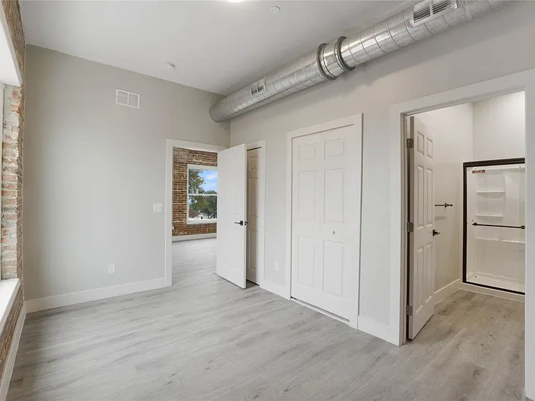 792 W Montrose St #205 — Photo 11