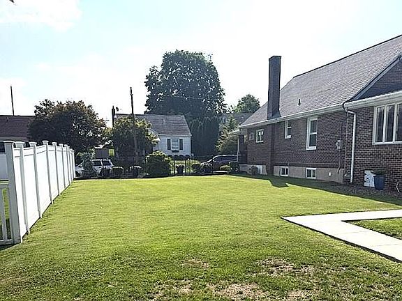 3rd image of 1341 Lacrosse Ave