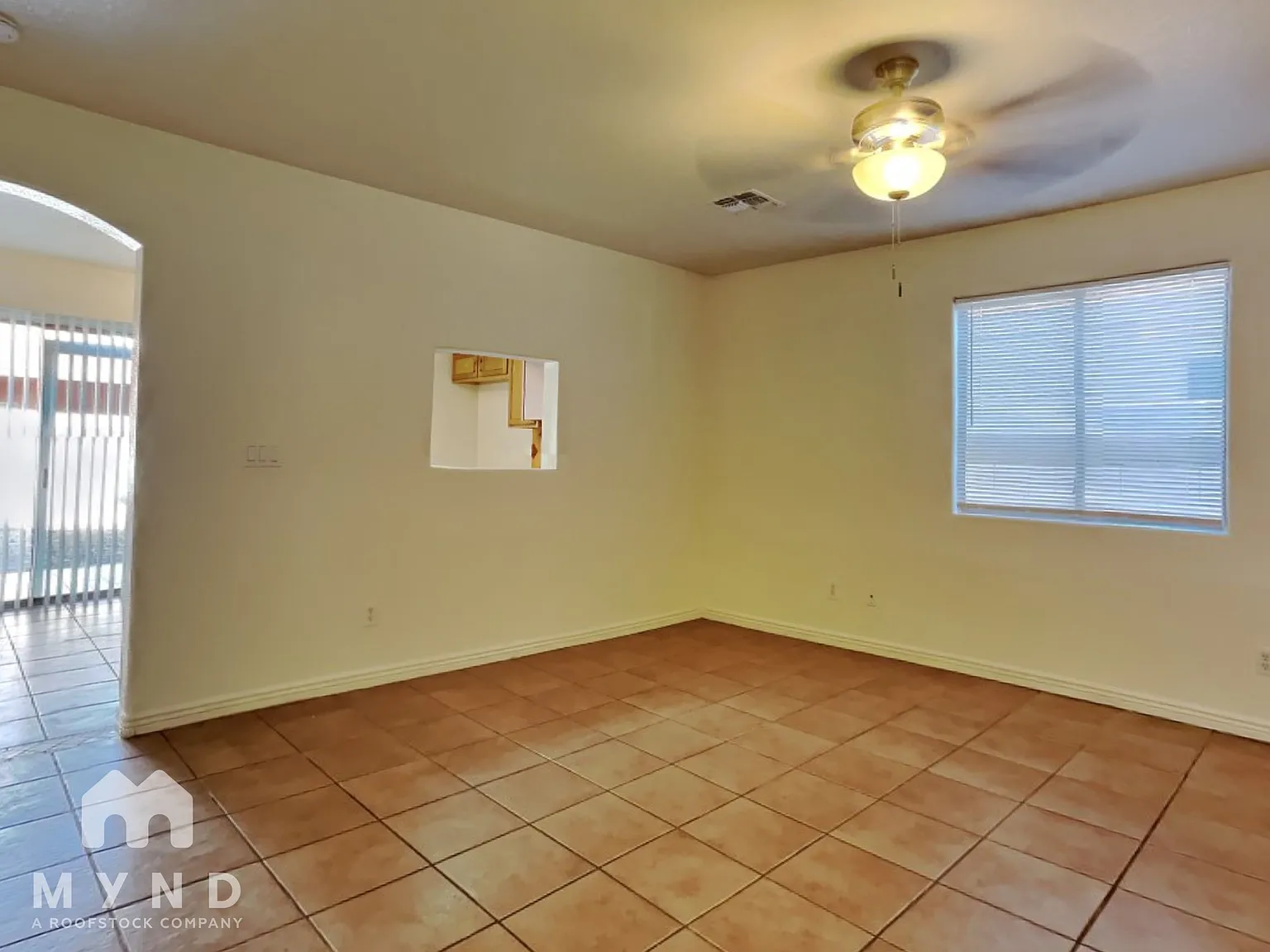 3 bed, 2.0 bath, 1264 sqft, $1,895 — Photo 3