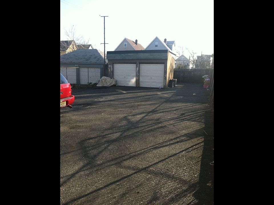 2nd image of 747-749 Jackson Ave