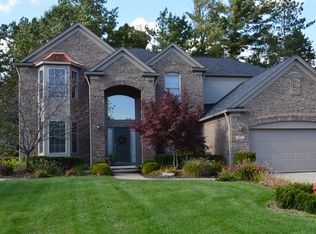 957 Arcadian Ct, Rochester Hills, MI 48307