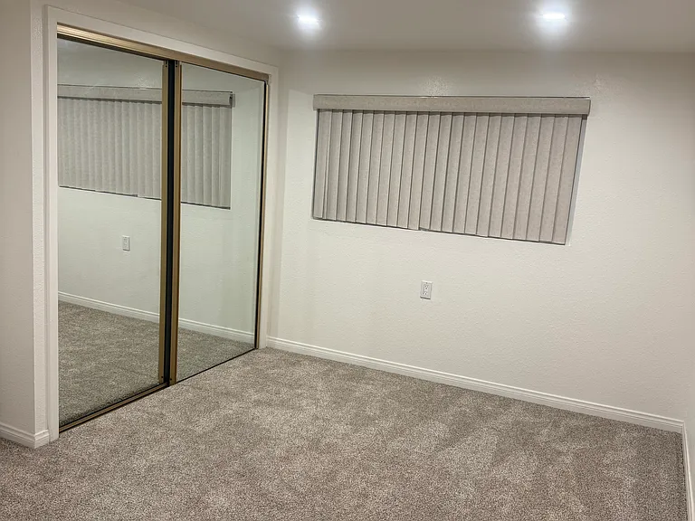 224 S Valley Center Ave — Photo 10