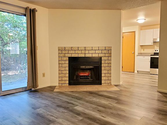 4th image of 9801 132nd Street Ct E APT B