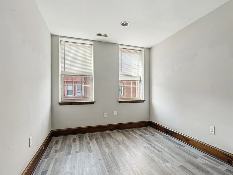5101-21 Walnut St #27 — Photo 8
