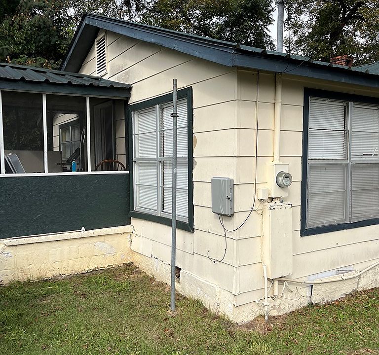 2nd image of 359 N 2nd St