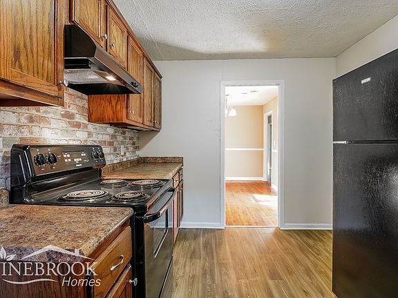 3rd image of 3324 Cottonwood Dr