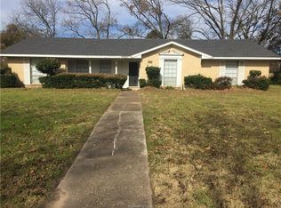 1110 W 2nd St, Hearne, TX 77859