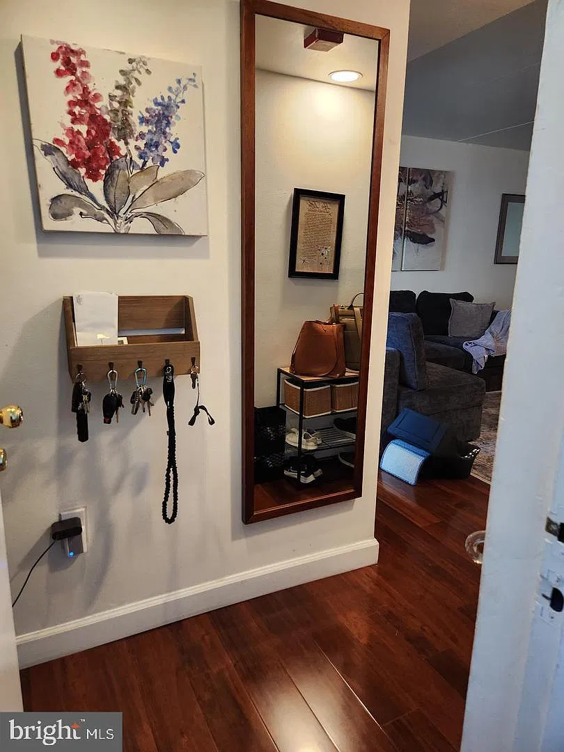 2 bed, 1.0 bath, 1008 sqft, $2,500 — Photo 1