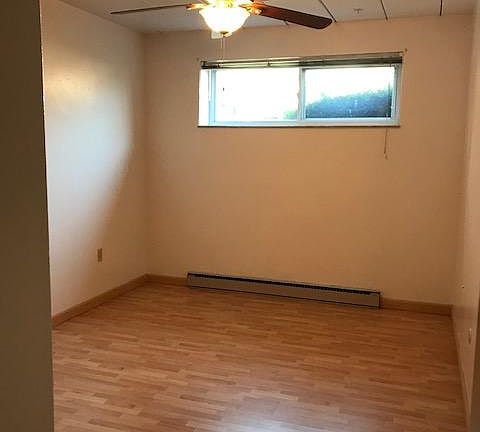 Bedroom from entryway. Room can easily fit a queen size bed with dressers/bookshelves. Can fit king size bed (will be tight).