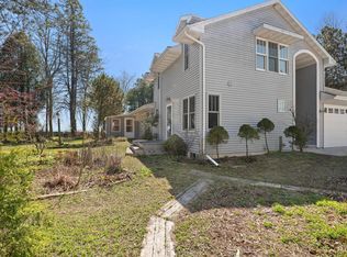 1021 Lake Ln, Manitowoc, WI 54220