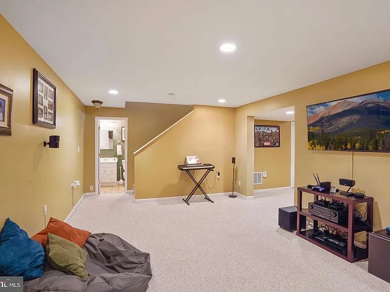 6755 Calthorpe Pl — Photo 16