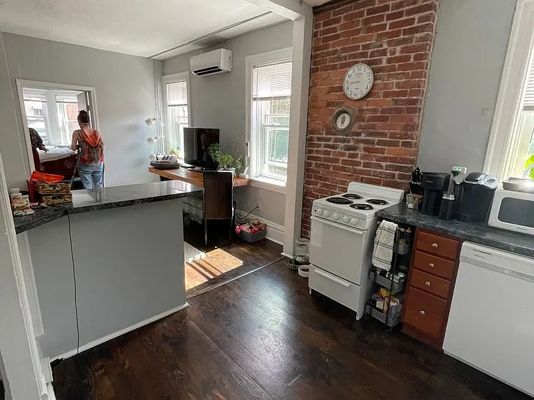 225 S Millvale Ave — Photo 10