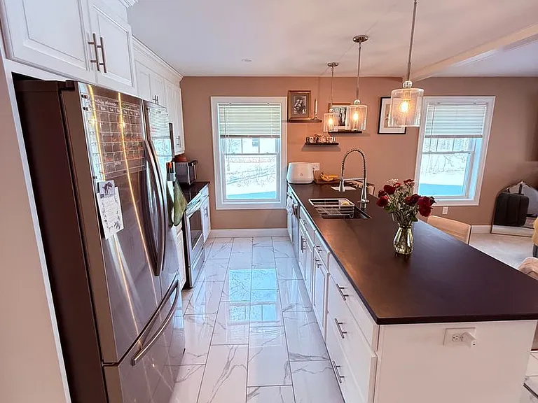 1325 Meriden Ave #A & B — Photo 5