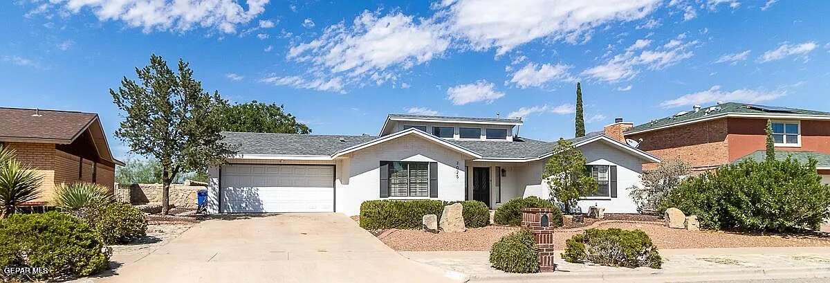 3 bed, 2.0 bath, 1744 sqft, $2,350 — Photo 1