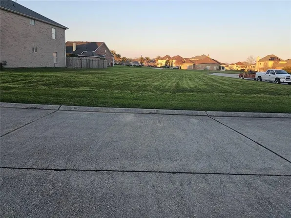 121 W Greenbrier Dr, New Orleans, LA 70128