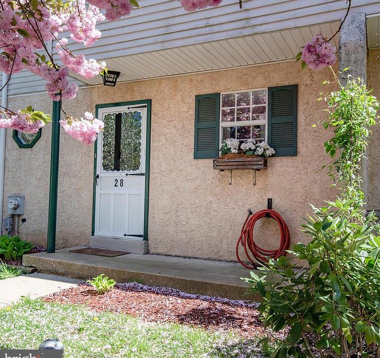 1st image of 28 Ashley Ct