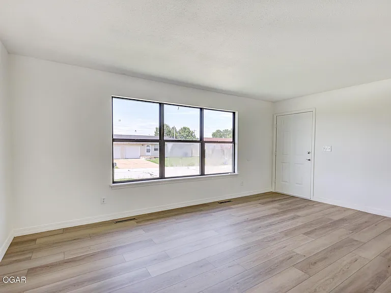 3042 W 15th St — Photo 5