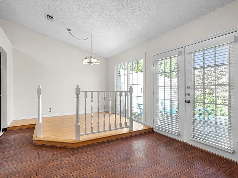 1425 Thistlewood Ln — Photo 24