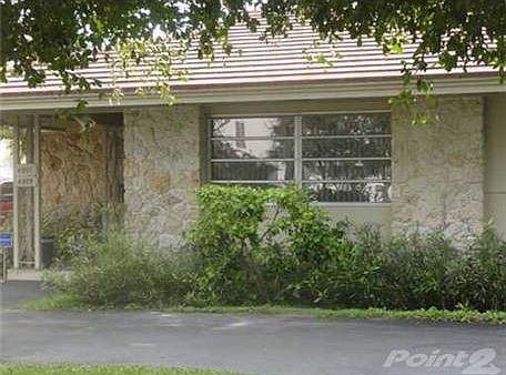 3rd image of 4901 University Dr