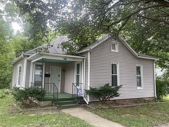 2nd image of 524 E Winter Ave