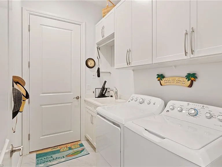 6604 Roma Way — Photo 9