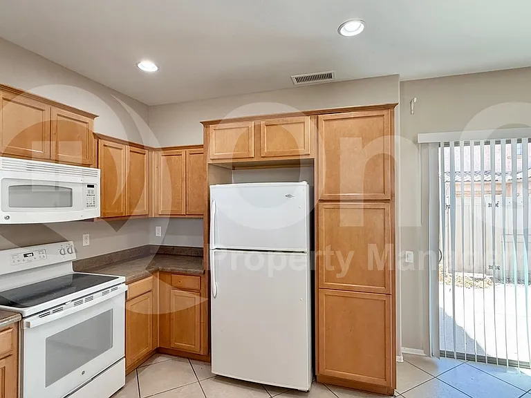 8306 W Sheridan St — Photo 6