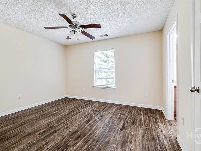 148 Willow Dr — Photo 17