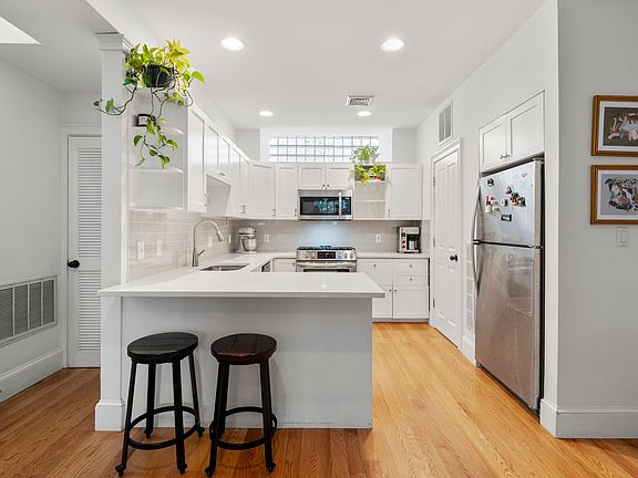 5th image of 509 E 8th St #1