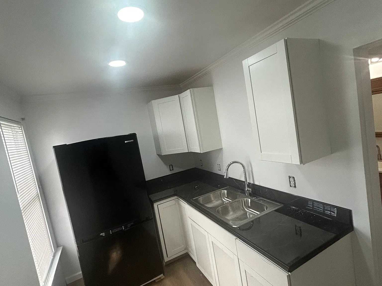 2 bed, $925 — Photo 1