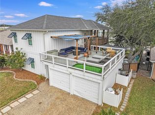 104 Lands End St, Rockport, TX 78382