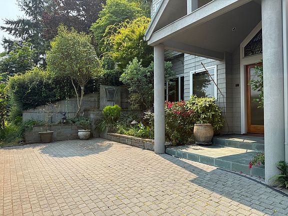 3rd image of 7275 N Mercer Way