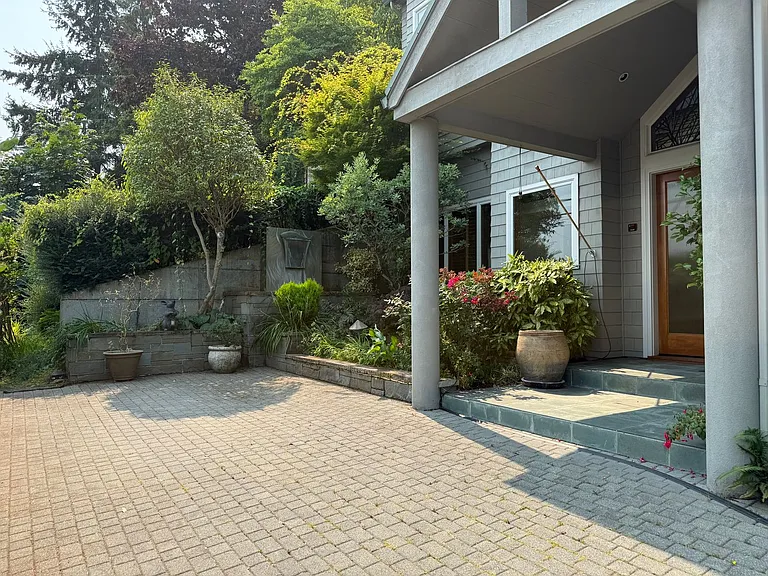 7275 N Mercer Way — Photo 3