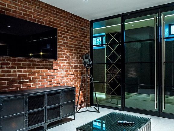 5th image of 185 Leonard St #06B
