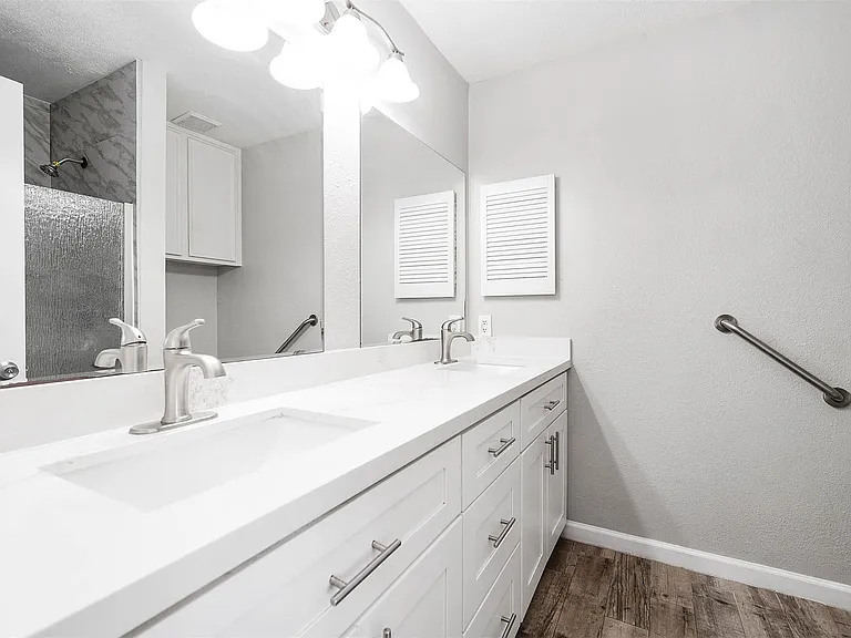 14315 Swanfield Dr — Photo 19