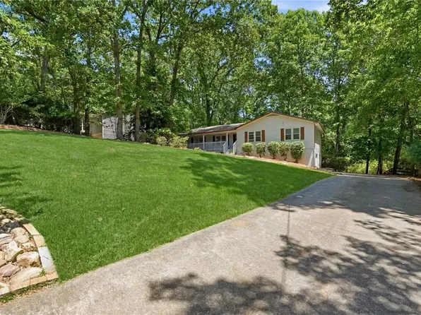 408 Riverlake Ct, Woodstock, GA 30188