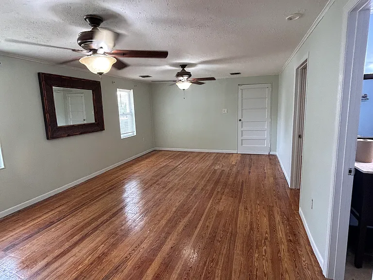 29 Anderson St — Photo 2