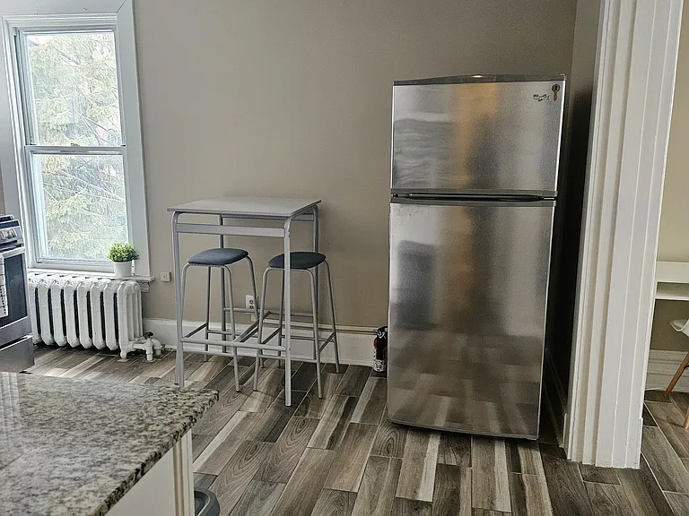 199 Catharine St N #3 — Photo 7